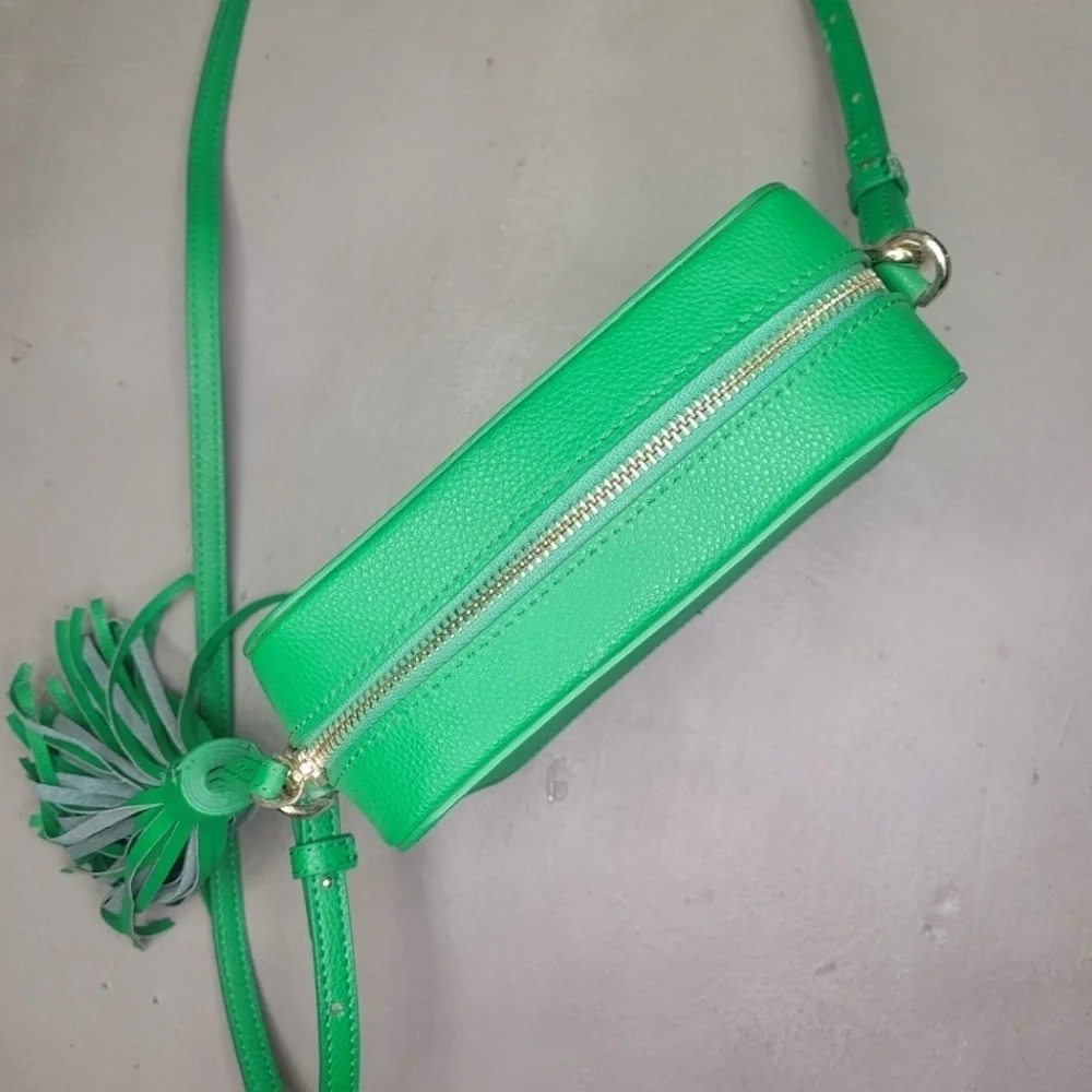 [NWOT] SMILEY FACE 😊 GREEN CAMERA BAG WITH TASSEL (from Korea)💚